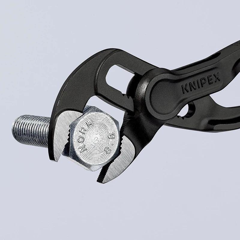 THE KNIPEX COBRA XS - AVERX GearAVERX Chrome Vanadium Knipex Cobra XS precision jaw close-upAVERX Gear